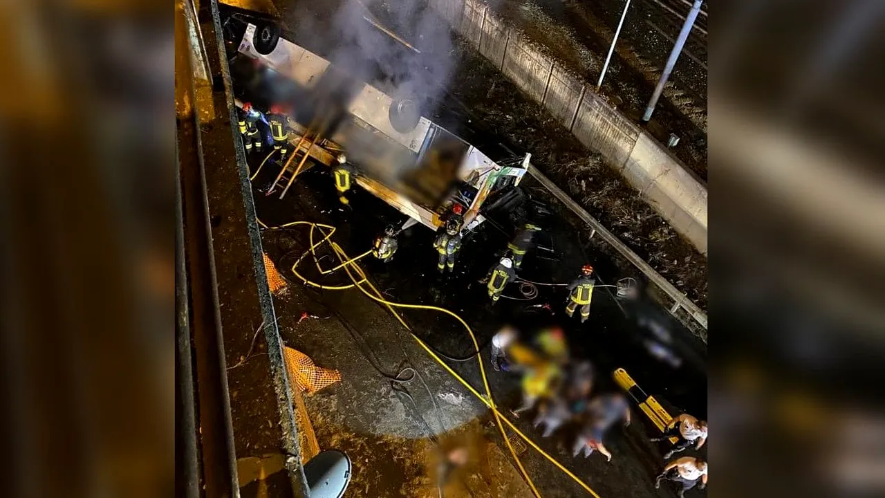 UPDATE Cel puțin 21 de persoane au MURIT după ce un autocar a căzut de pe un pod, în Italia. Victimele sunt de mai multe naționalități