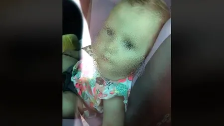 AU ÎNCUIAT o fetița de un an în mașină și au plecat PE PLAJĂ în Mamaia