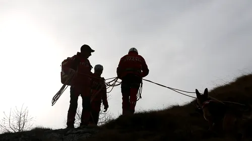 Turiștii rătăciți de 24 de ore în Munții Făgăraș, găsiți de jandarmi și salvamontiști: Doi dintre ei au fost transportați cu elicopterul SMURD