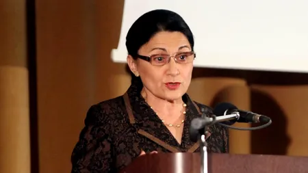 Ce vrea să facă ministrul Andronescu cu clasa a IX-a: