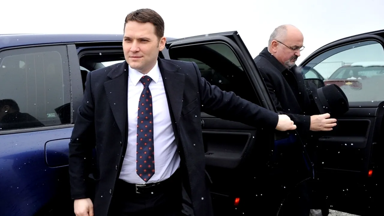 Șase persoane înșelau patroni de firme, cerând bani în numele ministrului Dan Șova. UPDATE