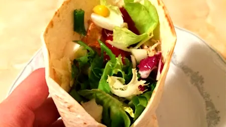 Ce a primit un ROMÂN după ce a comandat o shaorma de la un fast-food din Cluj. Când i-a venit mâncarea acasă și a deschis ambalajul, să leșine