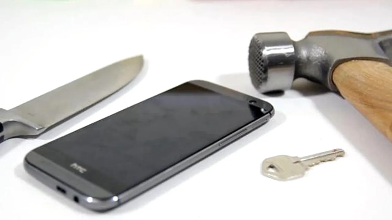 Cât de rezistent este HTC One. Noul smartphone a trecut prin torturi greu de imaginat