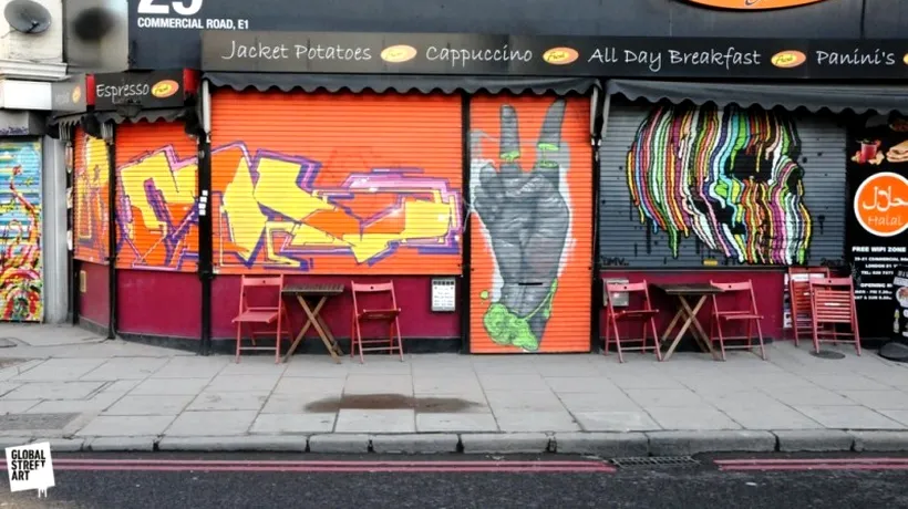 GALERIE FOTO. Trei tineri britanici colorează Londra