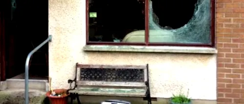 SÂNGE și CIOBURI peste tot, casa devastată! Români BĂTUȚI cu bâte de baseball de naționaliști mascați în Irlanda de Nord