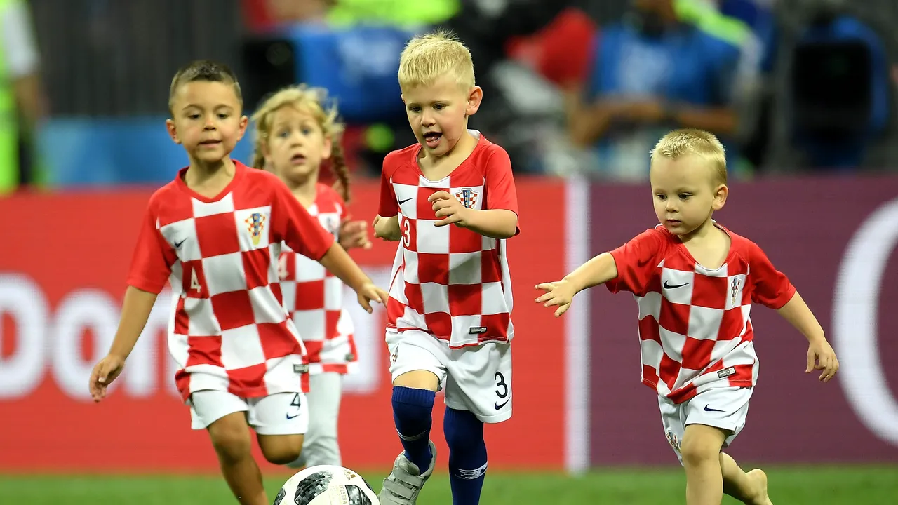 FRANȚA sau CROAȚIA? Cine va câștiga finala Campionatului Mondial de Fotbal din Rusia?