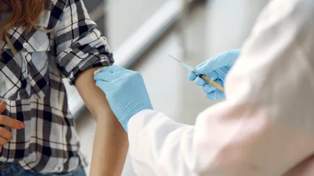 Familia unei asistente moartă în urma vaccinării anti-Covid a primit DESPĂGUBIRI de 169.000 dolari