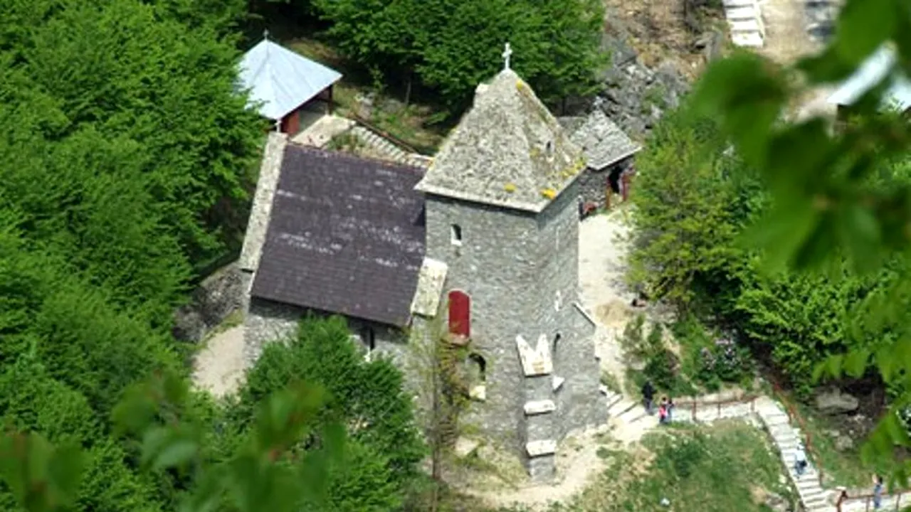 Datoriile Mănăstirii Colț, pentru care ANAF a emis un titlu executoriu, au fost achitate