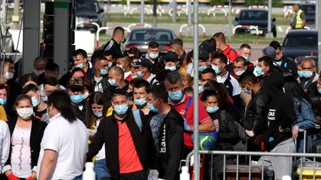 REPORTAJ. Peste 200 de români au plecat cu o cursă specială din Otopeni la muncă în Marea Britanie: „Nu coronavirusul ne omoară, ci foamea”