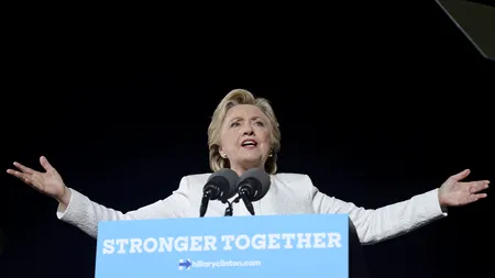 Hillary Clinton a așteptat aproape 12 ore ca să își recunoască public înfrângerea. Ce mesaj a transmis
