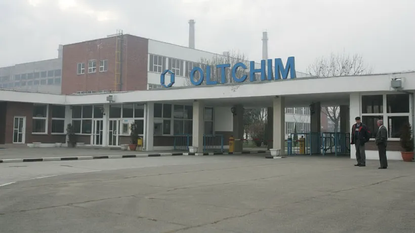 Aproape 200 de angajați ai combinatului Oltchim din Râmnicu Vâlcea continuă protestele