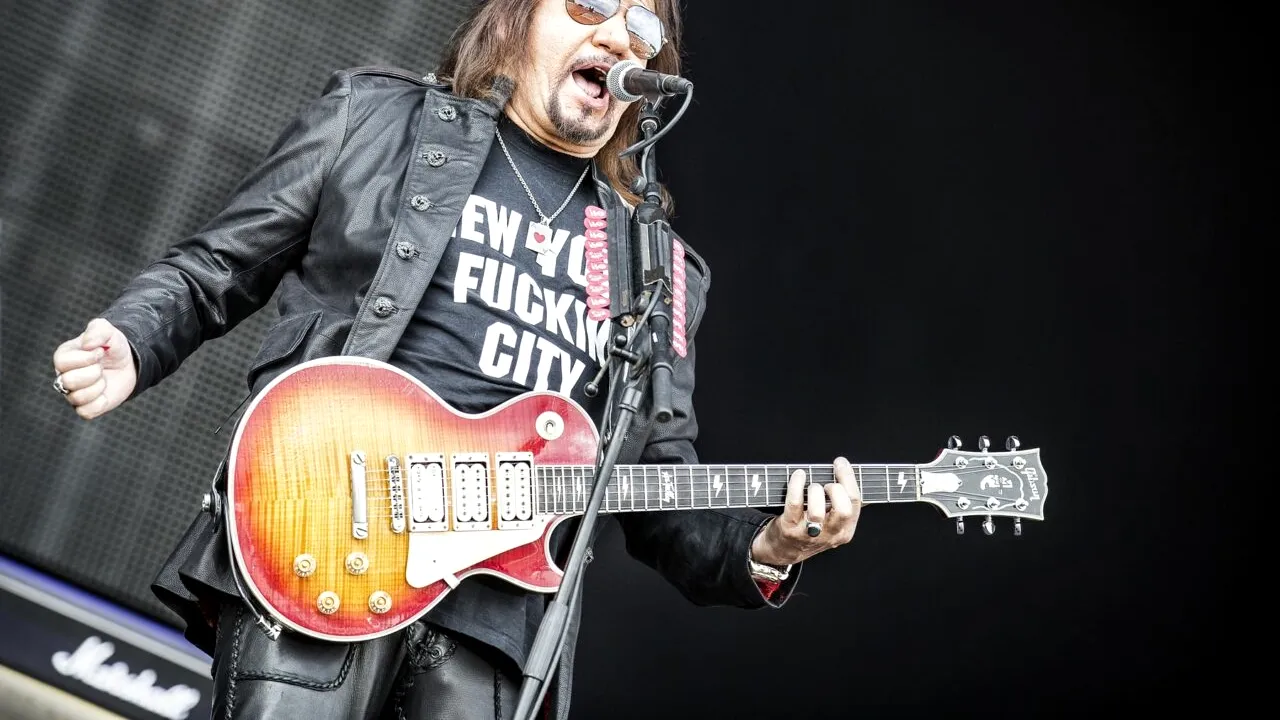 Doliu în muzica rock. Ace Frehley, legendarul chitarist al trupei Kiss a MURIT la 74 de ani: Am fost binecuvântați să fim alături de el până la final
