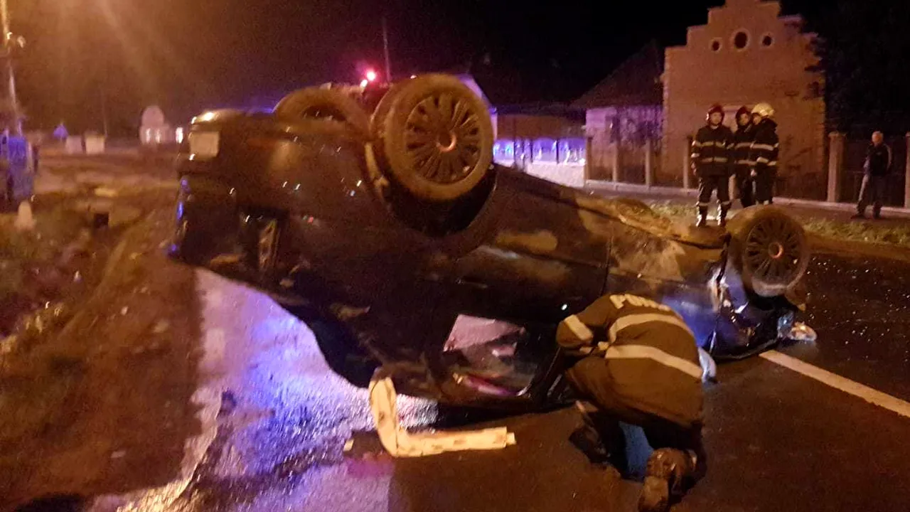 Cinci persoane au fost rănite după ce o mașină a intrat într-un cap de pod, la Turda. Tânăra de 20 de ani care conducea consumase alcool