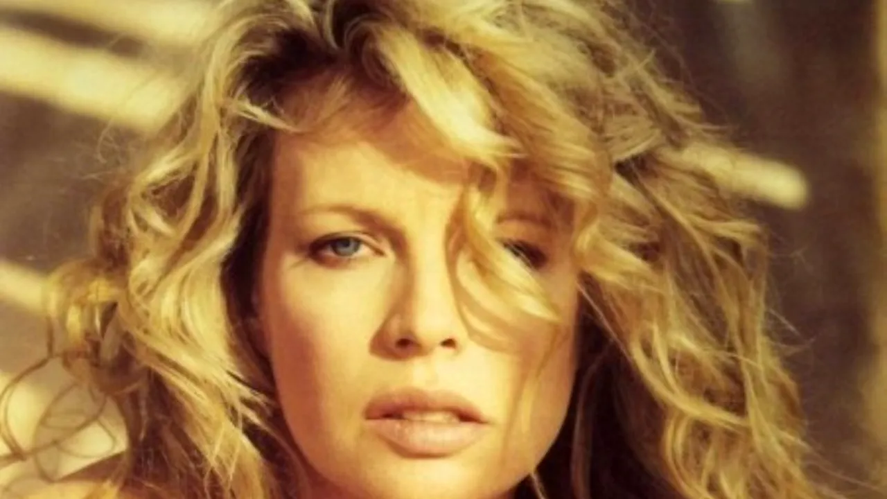 Apariție de invidiat pe covorul roșu. La 60 de ani, Kim Basinger rămâne una dintre cele mai atrăgătoare actrițe din lume. VIDEO
