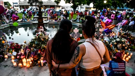 Atac armat în Texas | O supraviețuitoare de 11 ani s-a acoperit cu sângele unui coleg mort pentru a scăpa de atacator