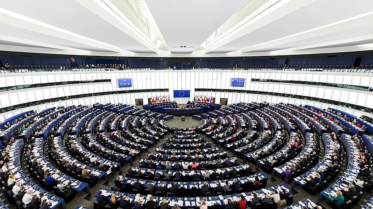Cine sunt cei 33 de europarlamentari români care vor ajunge la Bruxelles / PSD-PNL obține 19 mandate / AUR are șase mandate / Un singur independent