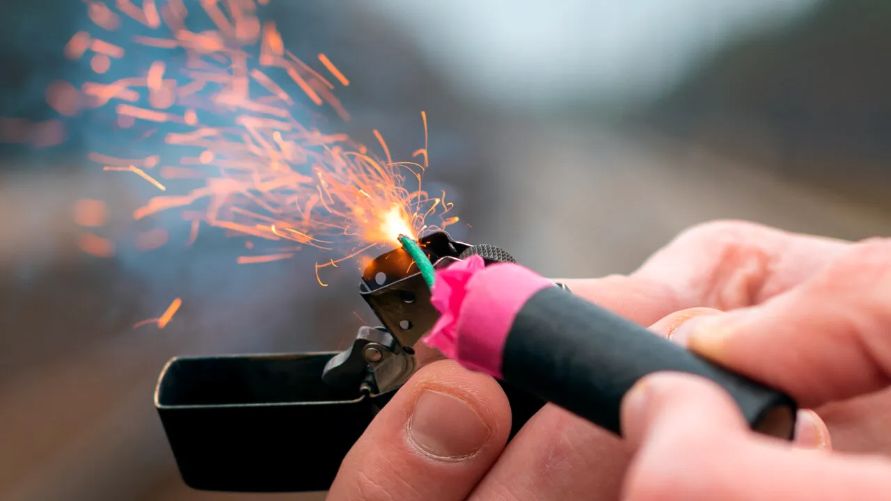 Urarea unui medic chirurg, șocat de consecințele folosirii petardelor: „La mulţi ani cu mâini (şi feţe) întregi, România!”