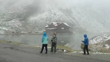 Ninge pe Transalpina, minus 2 grade la Bâlea Lac. Imagini cu prima ninsoare din această toamnă