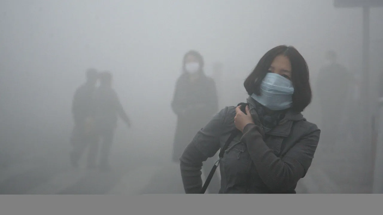 Cod roșu de smog în China. Nici vârfurile zgârie-norilor nu se văd. FOTO terifiant