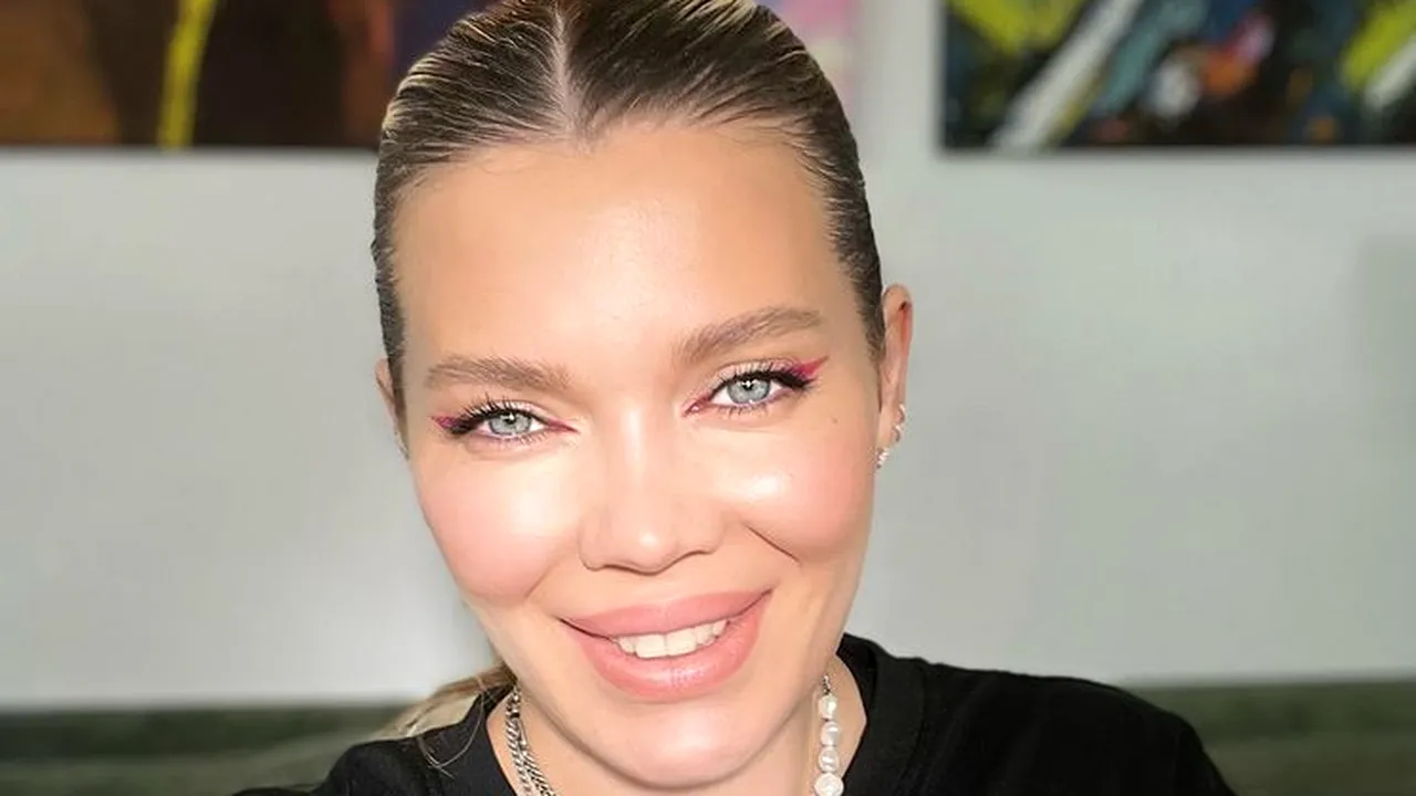 FOTO. Ce a lucrat Gina Pistol înainte să fie vedetă. ”Mama s-a gândit să fac o MESERIE să fac bani”