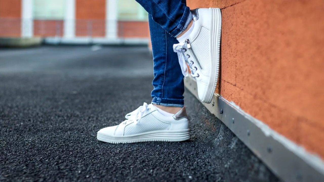 Îngrijirea adidașilor albi: SFATURI și trucuri pentru curățare (P)