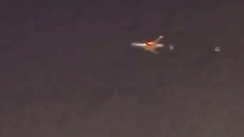VIDEO | Panică la bordul unui Boeing: Aeronava a aterizat de urgență, la scurt timp de la decolare, după ce un motor a fost cuprins de flăcări