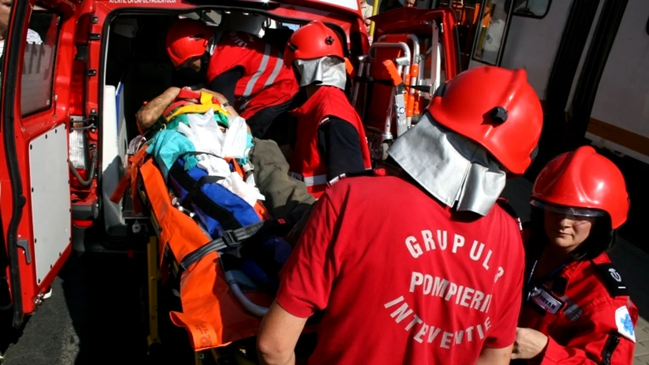 Doi morți și trei răniți într-un accident în care au fost implicate cinci mașini, pe DN 7