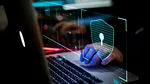 Moartea Papei, transformată în unealtă de fraudă online: Hackerii profită de emoțiile publicului