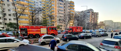 FOTO | Un incendiu a izbucnit vineri dimineață într-un bloc din Doamna Ghica / 11 persoane au fost evacuate / O victimă este la spital / Trafic blocat în zonă