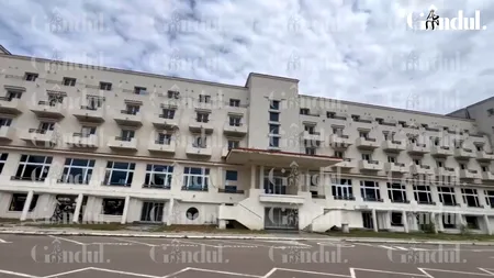 Cum arată celebrul hotel Rex din Mamaia în ajun de 1 Mai. Perla stațiunii se coșcovește pe zi ce trece