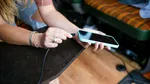 Încărcătorul care distruge bateria telefonului mobil. Ferește-te cu orice preț de un asemenea produs