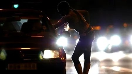 Doi suedezi acuzați că au forțat o româncă să se prostitueze, condamnați la patru ani de închisoare