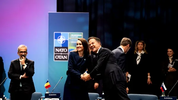 Oana Țoiu și-a anunțat participarea la Summitul NATO de la Istanbul cu o poză cu Mark Rutte de la o ministerială NATO din Suedia