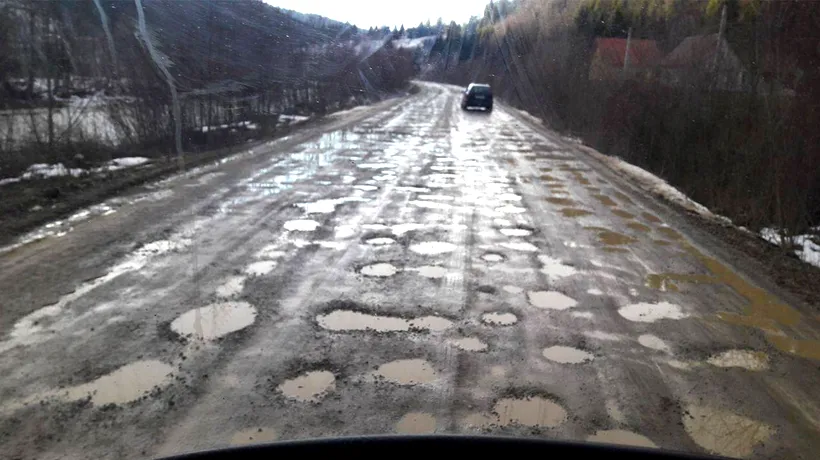 Cea mai proastă șosea din România. Este NEASFALTATĂ și e plină de gropi