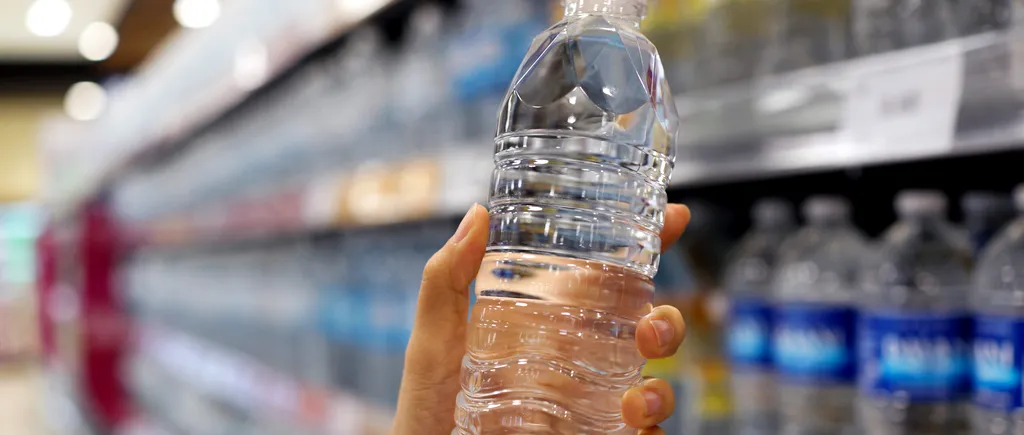 Apa îmbuteliată din România, printre cele mai SCUMPE produse din Europa. Cât costă o sticlă în Spania