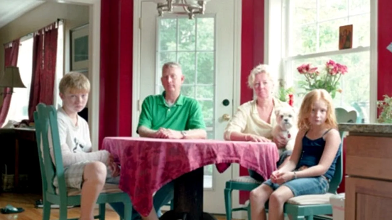 O fotografă și-a vizitat cei 300 de prieteni necunoscuți de pe Facebook. GALERIE FOTO