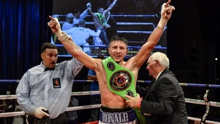 Românul Ronald Gavril, protejatul lui Floyd Mayweather, campion mondial la categoria supermijlocie