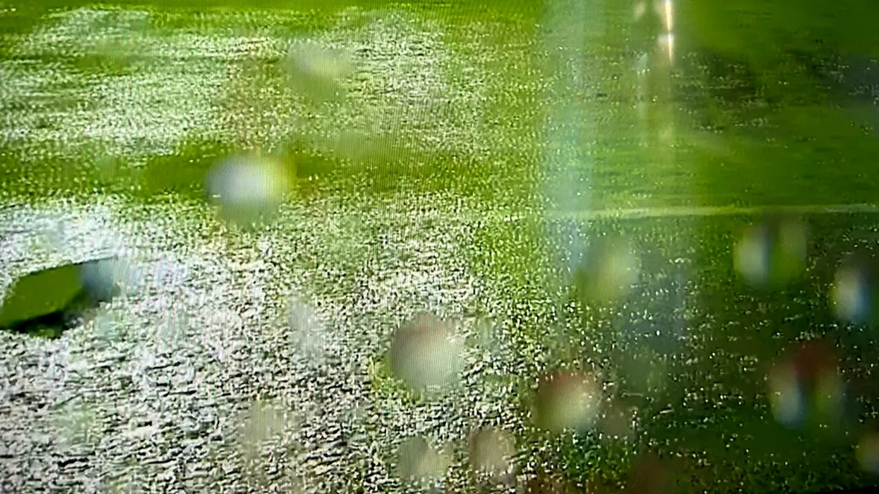 Avem primul meci întrerupt al sezonului în Superliga! Ploaie torențială la U. Cluj - Poli Iași