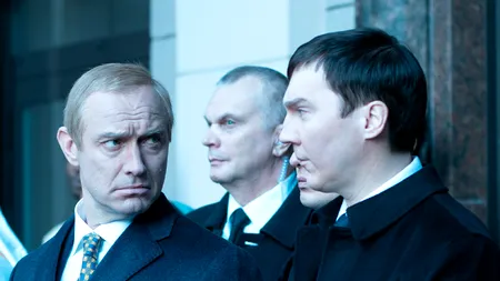 A fost lansat primul trailer al filmului „Vrăjitorul de la Kremlin”. Jude Law, asemănare remarcabilă cu Vladimir Putin