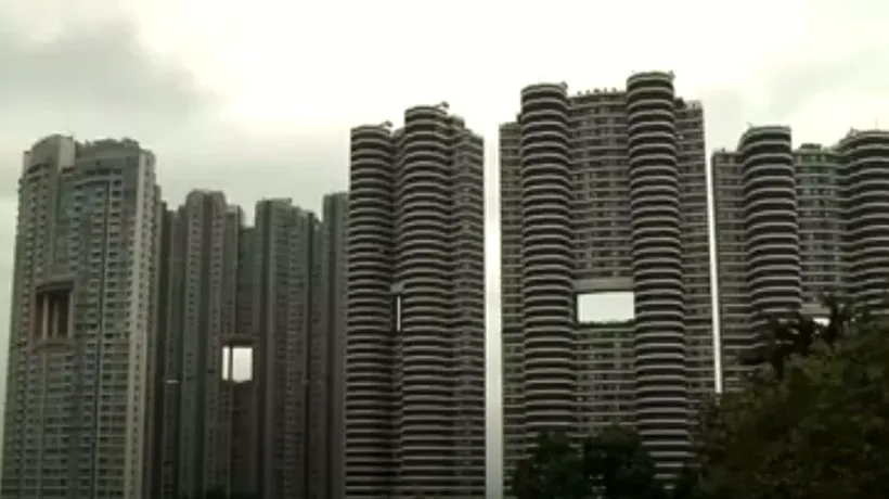 De ce au zgârie-norii din Hong Kong găuri mari în construcție