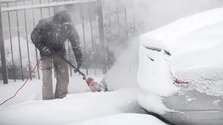 Cel puțin 13 locuitori din regiunea Chicago au murit în timp ce curățau zăpada