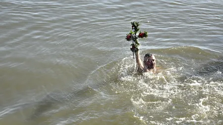 Astăzi SE SFINȚESC apele! BOTEZUL DOMNULUI, una din cele 12 sărbători importante ale anului