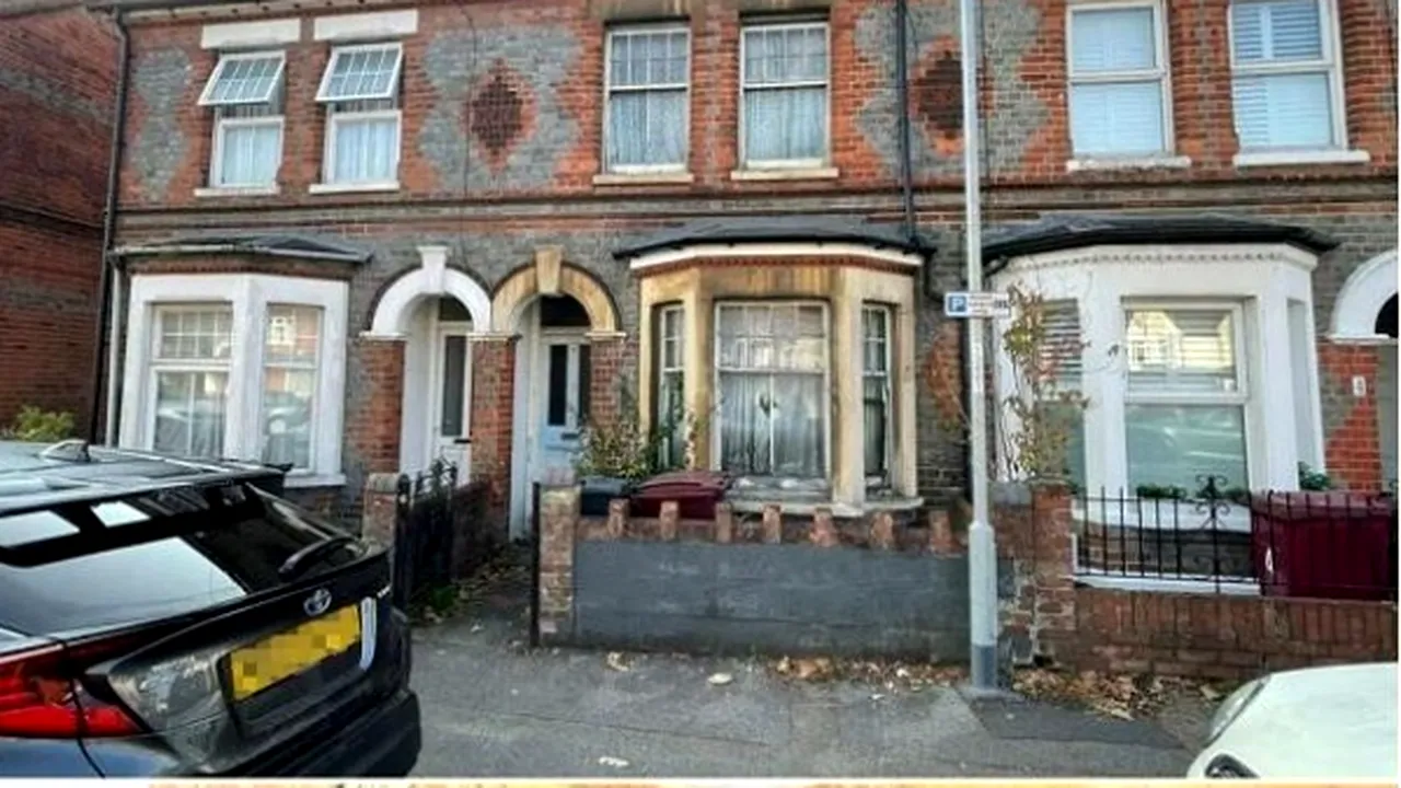 Prețul URIAȘ cerut pe o casă veche din UK, care arată ca după bombardament. Locuința necesită o renovare completă