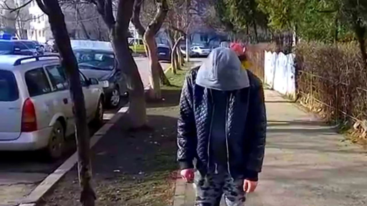 EPIDEMIE de ZOMBIE în Câmpia Turzii.Tinerii drogați BÂNTUIE prin parcuri sau după blocuri. Parcă dau probă pentru un film DESPRE APOCALIPSĂ