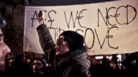 Ce n-au învățat politicienii din România, nici după 150 de ani de la prima Republică. „Parcă toți ar locui la televizor