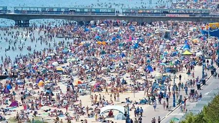 IMAGINI RARE surprinse în Marea Britanie. Plaja Bringhton - asaltată. GALERIE FOTO