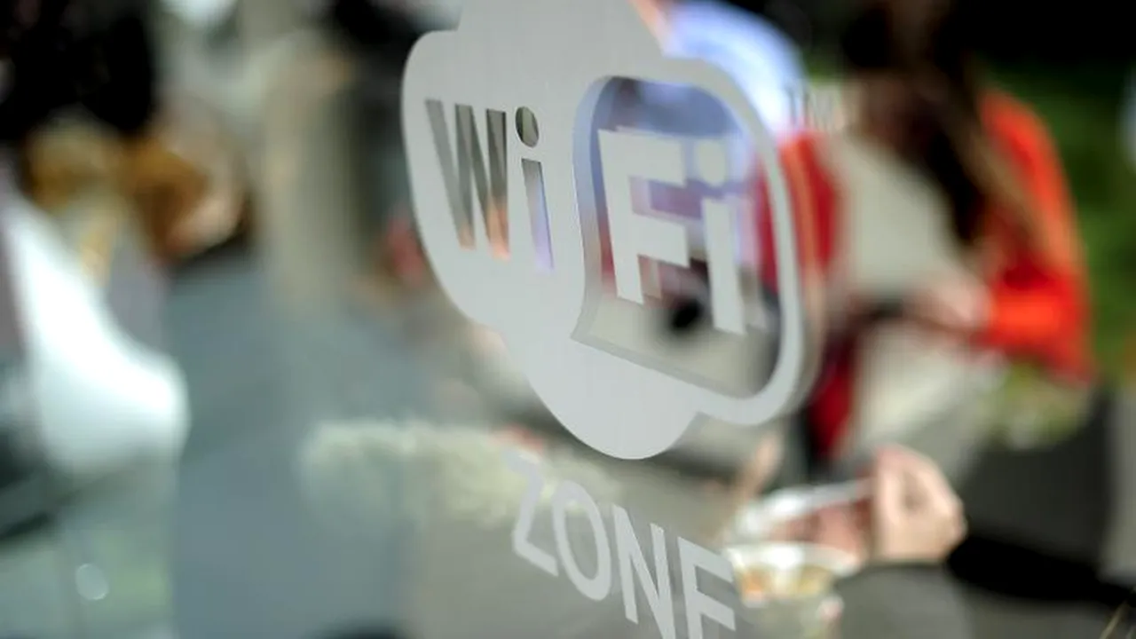 TOP 5 destinații turistice cu cele mai multe rețele wireless periculoase. Câte spoturi Wi-Fi nesigure sunt la Palatul Parlamentului din București