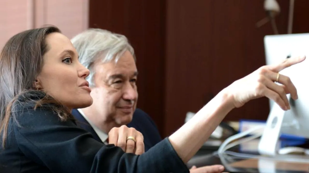 Angelina Jolie va regiza un film bazat pe memoriile unei scriitoare din Cambodgia