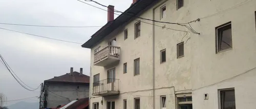 Mama celor trei bebeluși găsiți morți într-un bloc din Bistrița, reținută de procurori