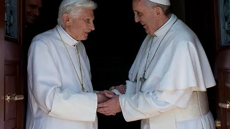 Starea Papei emerit Benedict al XVI-lea se degradează pe zi ce trece. „Pare că s-a înjumătățit